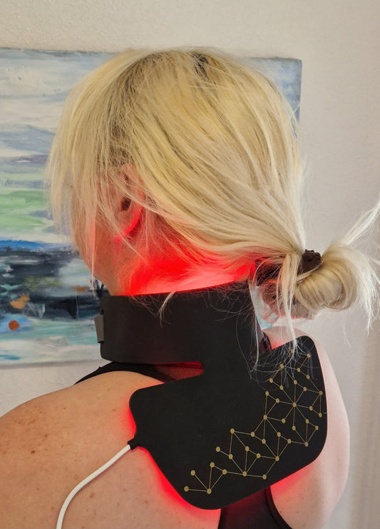 TheraLight Hals, bryst og nakke terapi med nær-infrarød og rød lysterapi